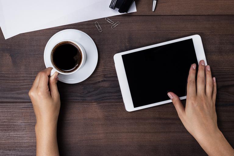 photodune-4982292-women-hands-with-tablet-computer-and-coffee-on-table-l11